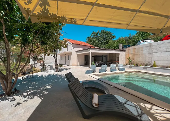 Prestigious Seaside Luxury Villa With Pool