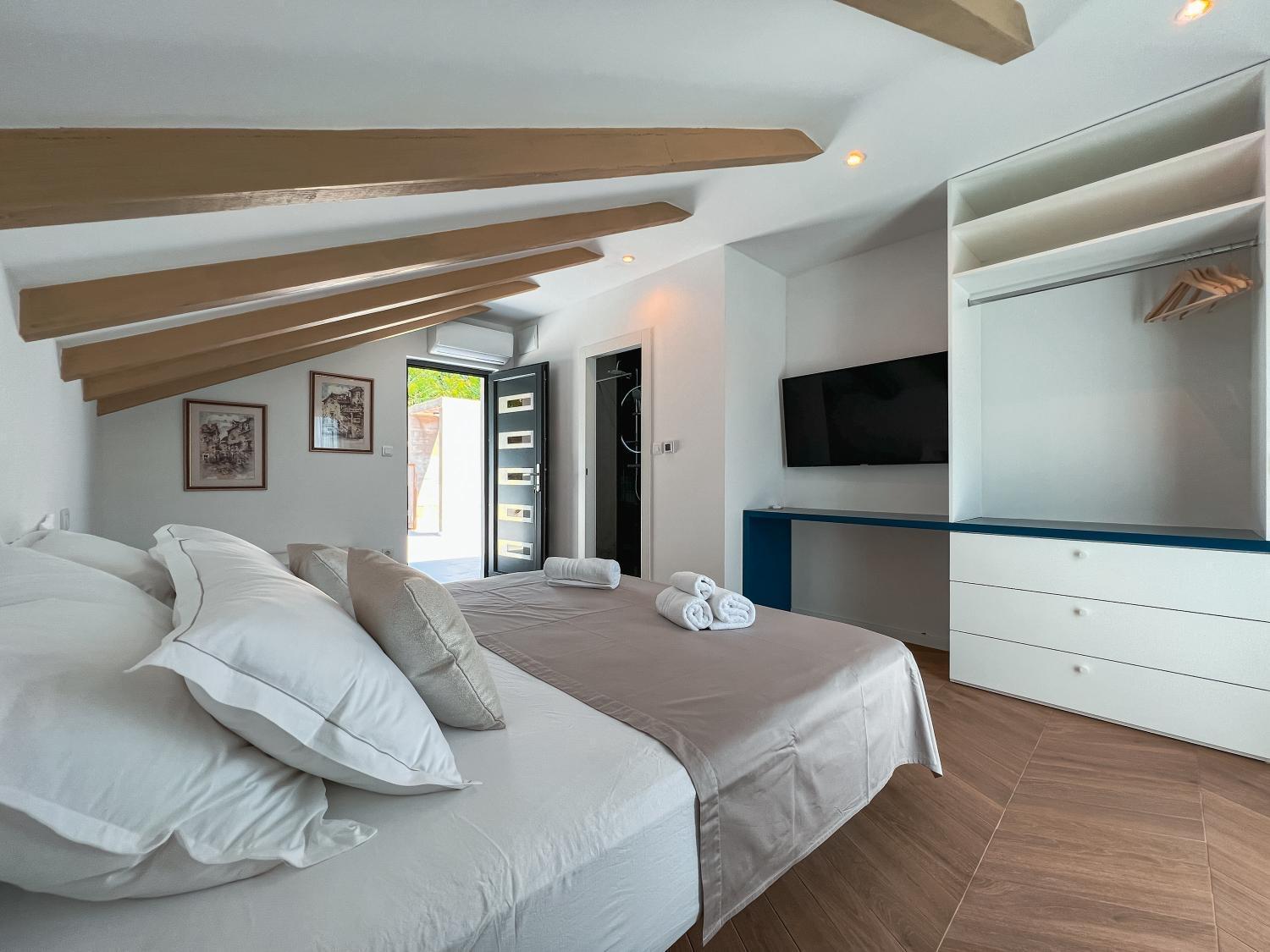 Prestigious Seaside Luxury With Pool Villa