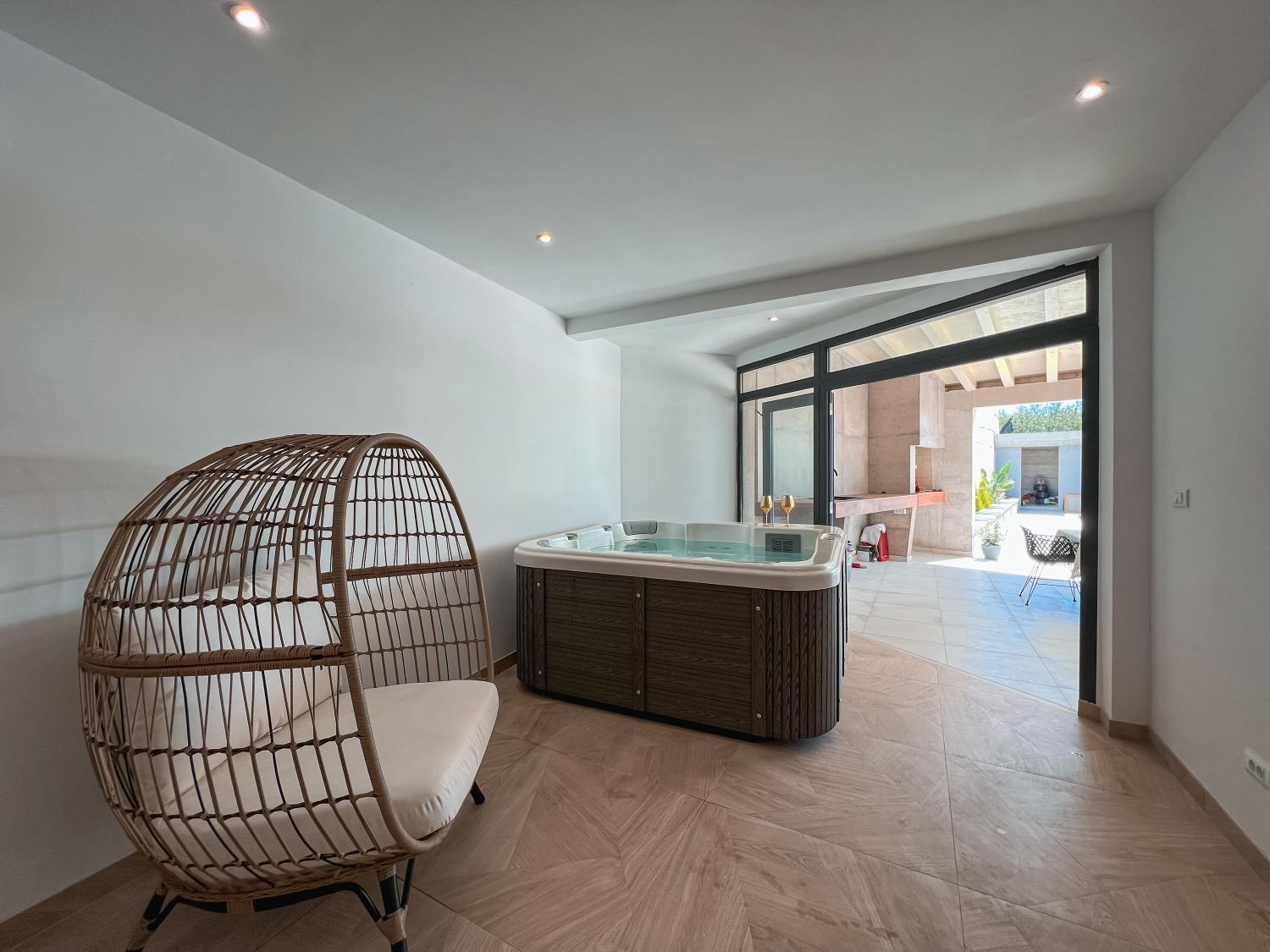 Prestigious Seaside Luxury With Pool Villa *